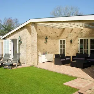 https://spaanse-bungalow-met-ruime-tuin-nabij-amsterdam.zandvoort-hotels.com